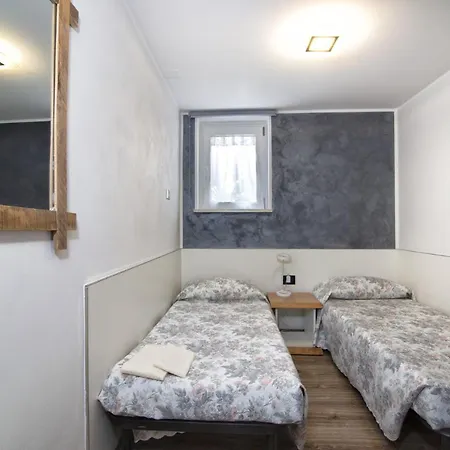 Da Chris E Lisa Guest house Trento
